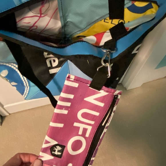 Vaho Trashion Tote with Detachable Coin Purse - Picture 5 of 8